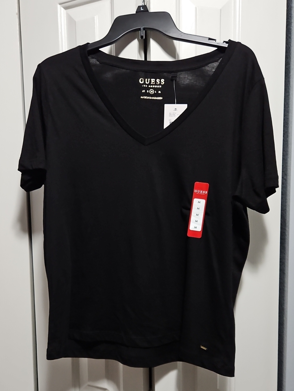 NWT GUESS 100% COTTON RELAXED FIT V-NECK TEE